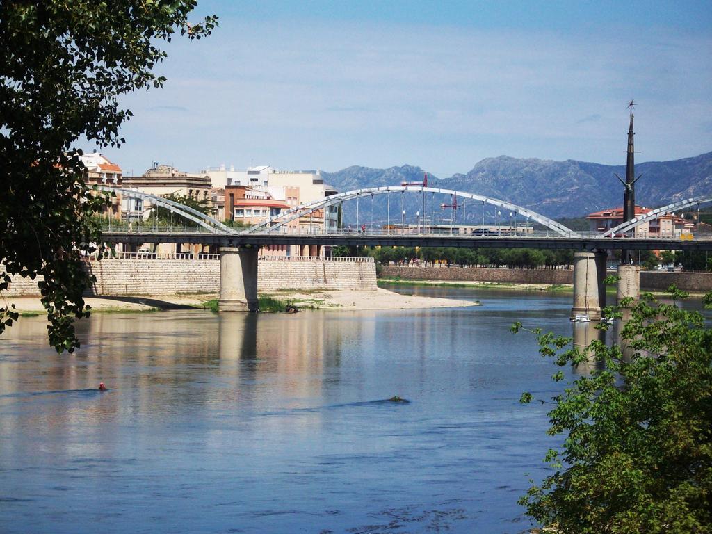 River Ebro Holidays Tivenys 외부 사진